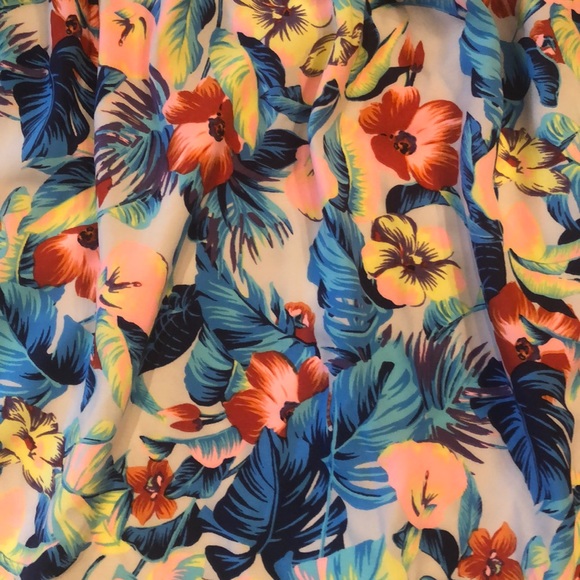 Floral print skirt 🌺 - Picture 2 of 3